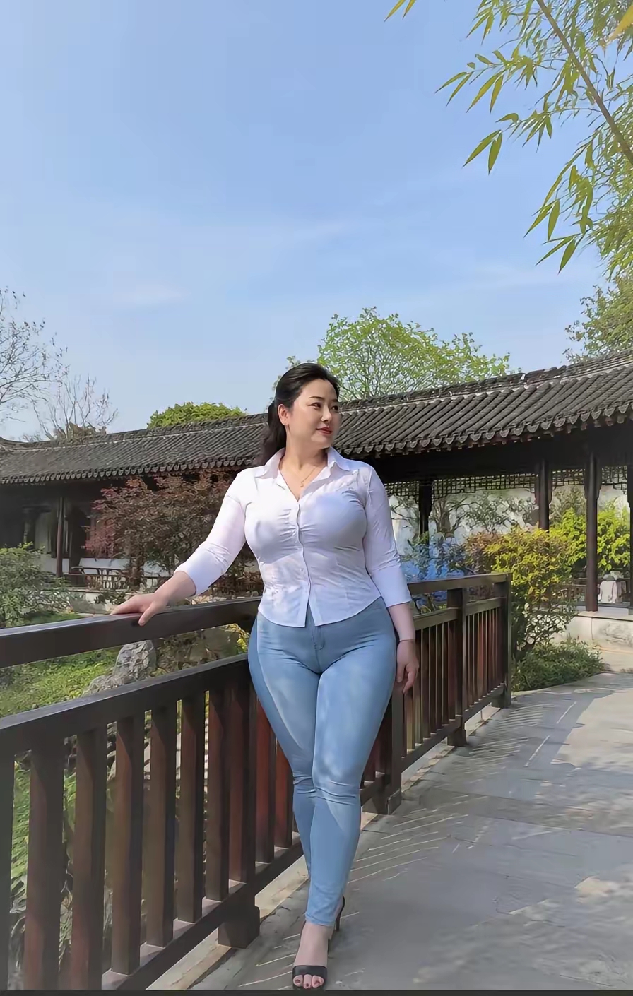 这张照片究竟是现场拍的还是AI生成？ 有人说是现场拍的，也有人说是AI...