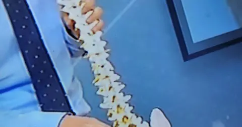 腰椎间盘突出，到底咋躺才对？