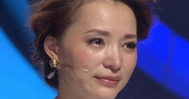 老公失联、母亲去世，如今的董卿，儿子反而成为唯一的救赎