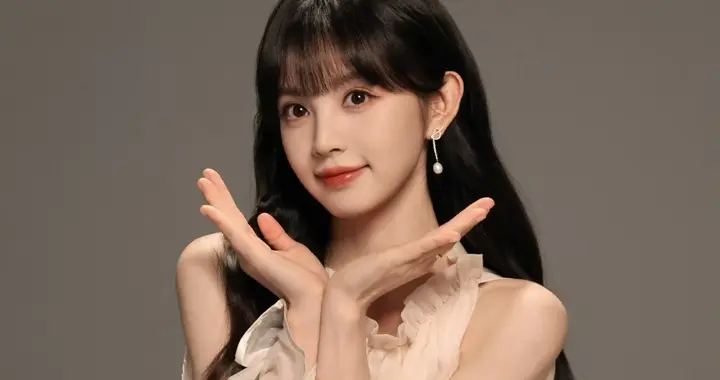 田曦薇｜ 嫩得能掐出水的脸蛋，偏偏一双眼勾魂夺魄，谁看了不迷糊