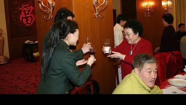 乔戈里的雪：除了本山，还有穿军装的，这场