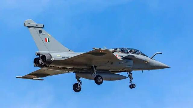 巴铁公布空战录音，印度阵风飞行员绝望大喊：报告，空中爆炸！