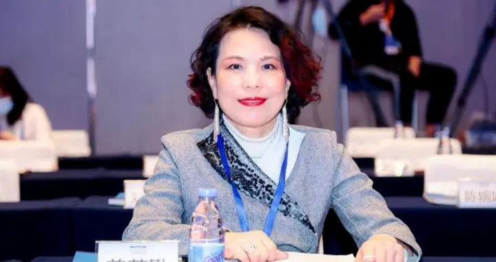 40多岁辞职创业，成为深圳第二有钱的女人，又要IPO了？