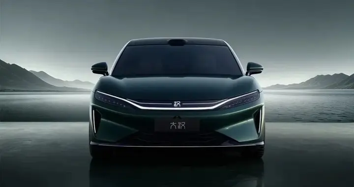 比亚迪大汉，纯电续航1008km，3.8秒破百