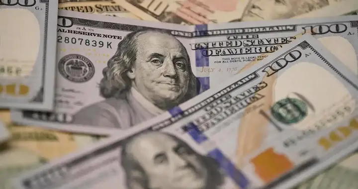 逃不掉了！38万亿债务炸雷，美联储连夜急刹车，中国成最大赢家