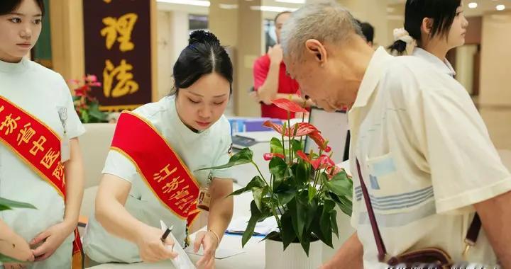 特别报道丨国庆假期 江苏省中医院重庆医院温情守护 坚守“不打烊”