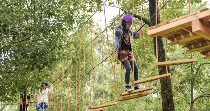 距成都仅0.5h，玩穿越丛林、秋千滑梯、蹦床攀爬…又一个遛娃宝地