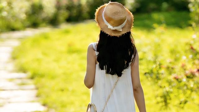 悠悠我心：张雪峰真让人敬佩，明明有条件享