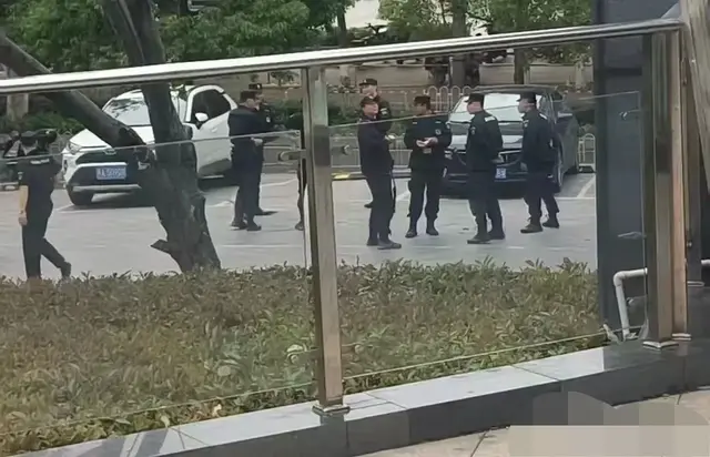 一名24年毕业的大学生员工在连续加班18天后猝死在工作岗位上