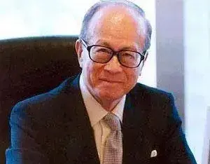 李嘉诚出售港口被批，明显就是屁股坐歪了