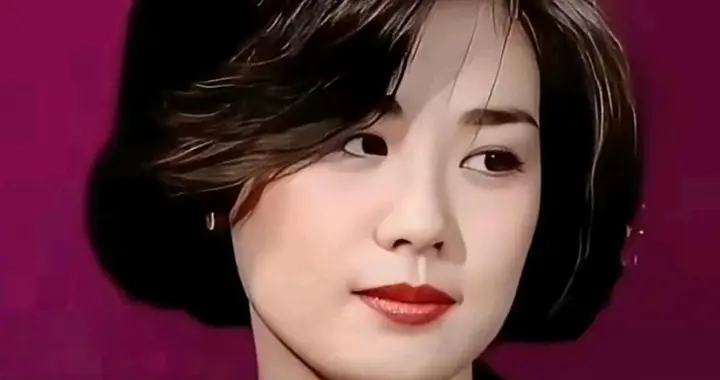 单看丛珊觉得一般般，看到她和何晴合照时，秒懂绝色和漂亮的区别