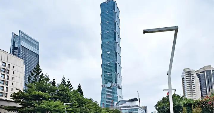AI热钱涌进台湾，但大部分普通人为什么越忙越穷？