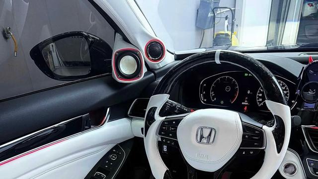 奋发的小红花H：人生第一台油车，我选了雅