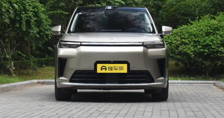 传祺向往S9：6座SUV，二排真皮座椅，第三排放倒能当床睡？