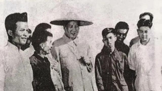 热情圆月D8：毛主席：要做人民的先生，先