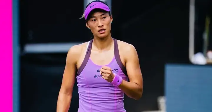 两连胜!郑钦文晋级WTA250雅典站女单八强!即时排名121 下一轮难了!