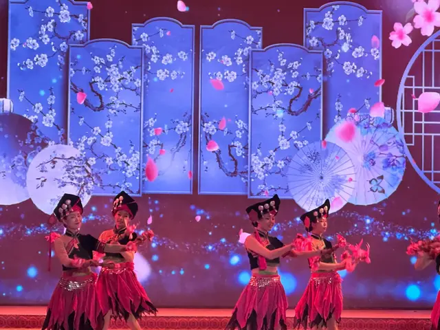 恩施的夏天普遍很热，除了这座小城是个例外