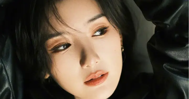 美女壁纸-第6612期-毛晓彤