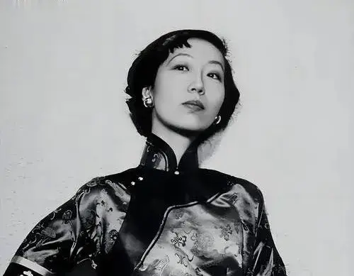 张爱玲笔下的《红玫瑰与白玫瑰》为何婚后变了样？