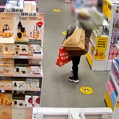 尉迟红心：真能偷啊！浙江绍兴，一名女子在