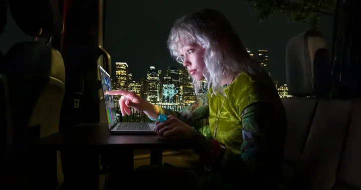 售价11万！乔布斯坚持16年的规矩被打破，新MacBook Pro用上触控屏