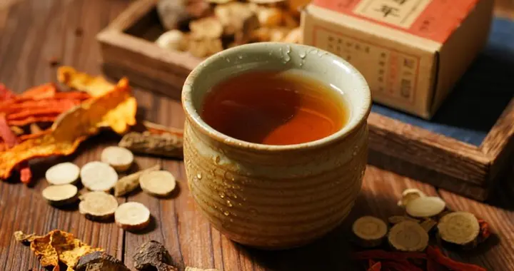 上半身热是肝郁，下半身凉是脾虚，有1招帮你迅速打通中焦