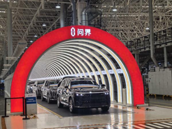 问界M9“全透明”交付：这样的仪式感BBA给不了