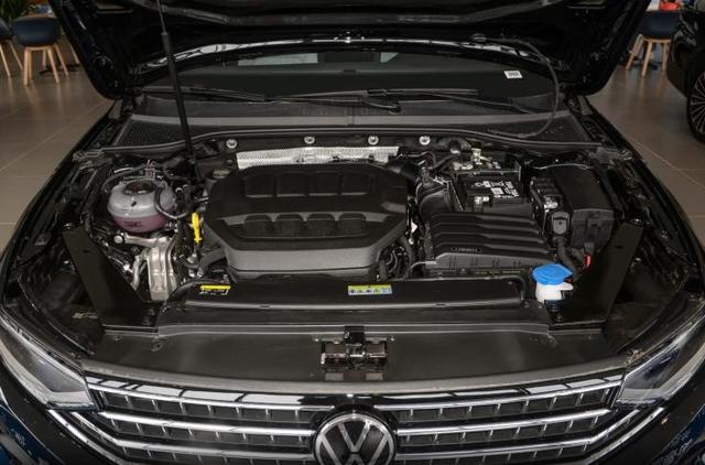 迈腾也扛不住了，一口价10.99万起，配2.0T+石英表