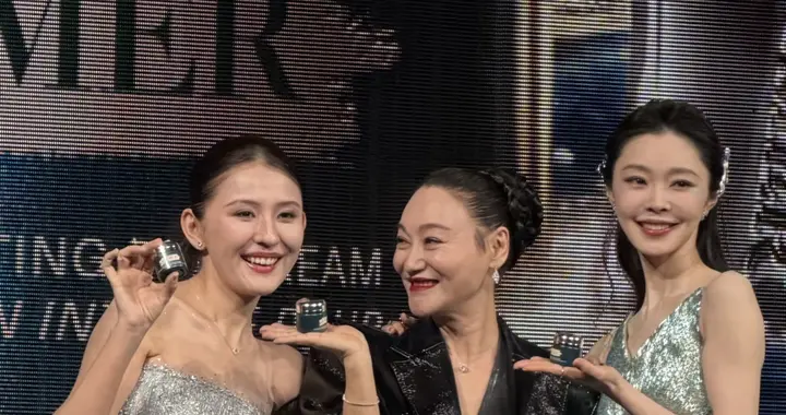 宋轶的美貌被低估了，看脸不分伯仲但论身材真太优越了，又高又瘦