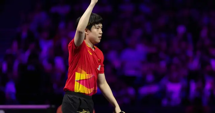 王楚钦球拍被踩碎：一场意外事故，能演变成对运动员的性格审判？