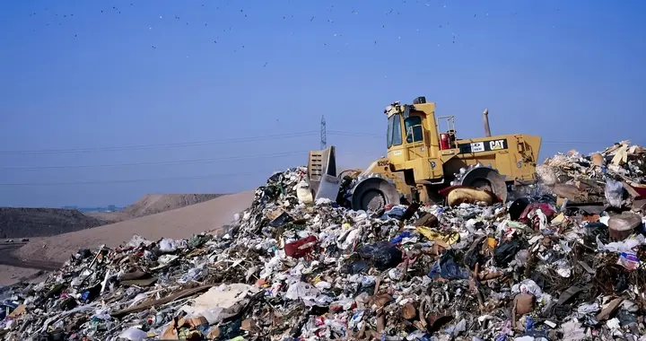 垃圾为何不用分类了？从垃圾围城到垃圾荒，中国垃圾真不够了？