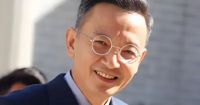 国内影坛5位气质型男演员，其中2位已去世多年