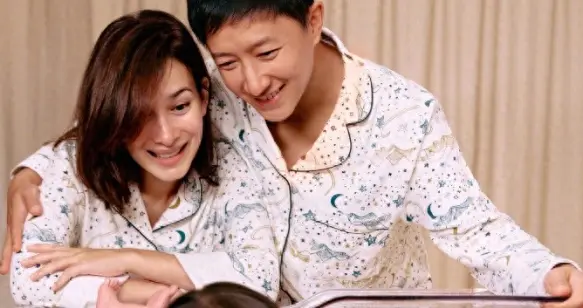 知名男星高调官宣二胎，一家四口合影温馨幸福，结婚6年儿女双全