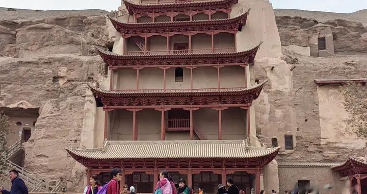 西行漫记：敦煌莫高窟