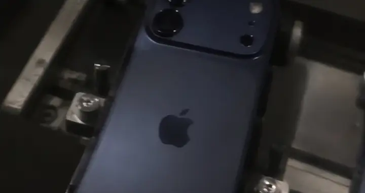 iPhone18外观曝光被骂丑！难看和好看之间选了好难看