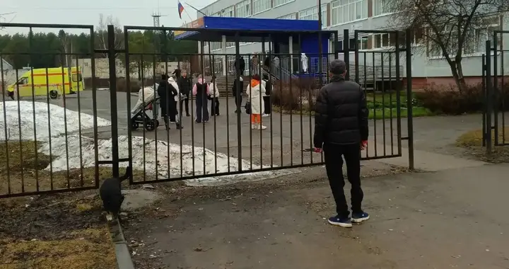 彼尔姆校园血案梳理：17岁男生持刀杀害班主任，教师抢救无效离世