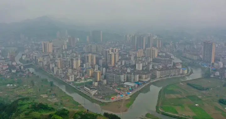 现代化了的湖南古镇，曾是千年老县城，境内还有老建筑群保存完整