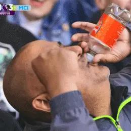 球场慢镜头：曼城这位老哥火了！  曼城打