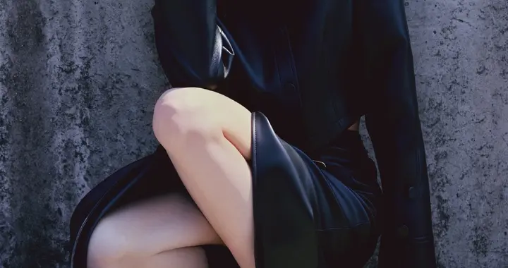 万鹏黑色连衣裙，大长腿太美了