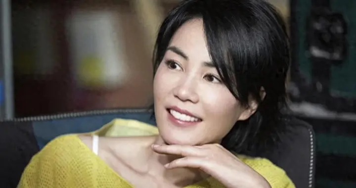 被谢霆锋公开维护才几天，56岁王菲又迎两大好消息，事关李亚鹏