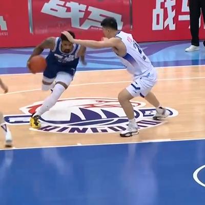 体育课代表：难分伯仲，宁波男篮半场领先青