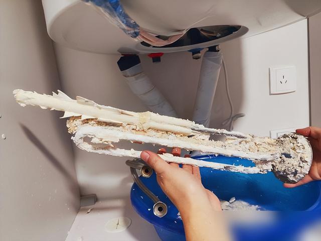 电热水器卖不动了？用过燃气款才懂：这些差距太扎心！