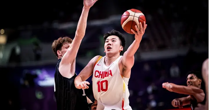 中国男篮输新西兰二队，专家陈正昊评价中肯，没篮板球怎么打反击