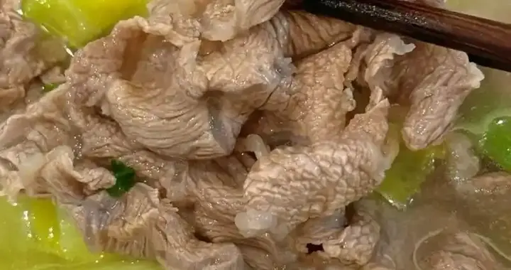 家常白菜炖牛肉，味美、汤鲜，要试试看吗？