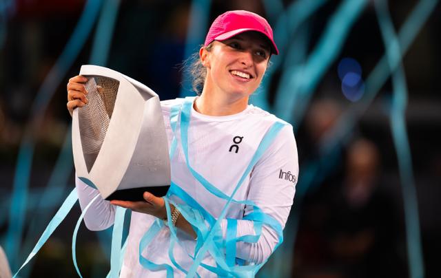 女网最新战报：斯瓦泰克2-1逆转+复仇，奥斯塔彭科0-2遭遇一轮游