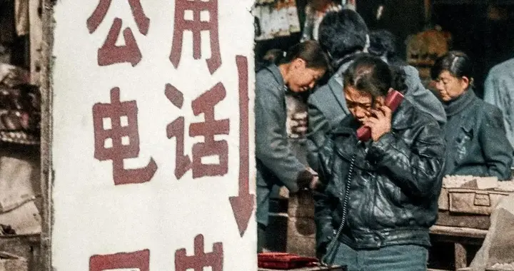 不要被电视剧骗了！90年代的青岛老照片，街头巷尾满满的人情味