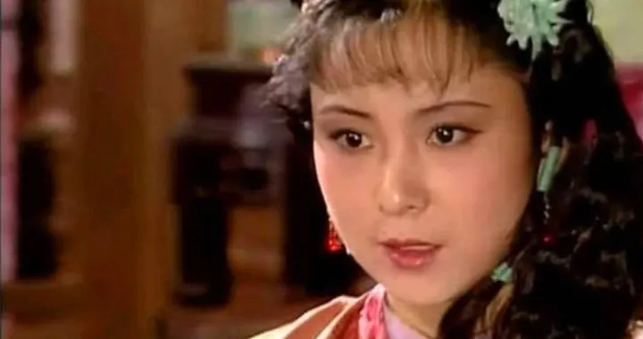 晴雯无意的几句话，透露她因女儿痨而死，贾府人却熟视无睹