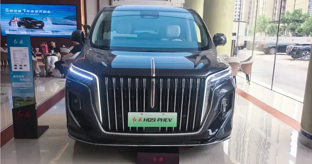 新红旗HQ9 PHEV丨2.0T插混+33.88万起+8295P芯片，全场景从容