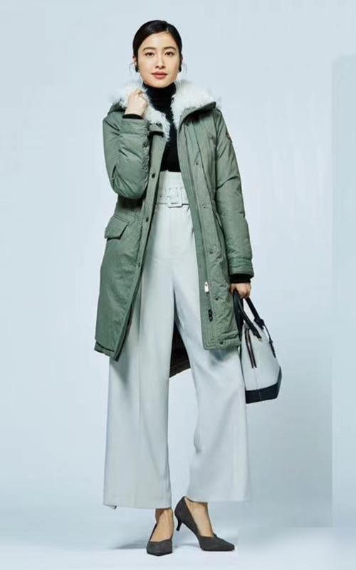 冬春换搭难？这届时髦精早用羽绒服玩出花了！