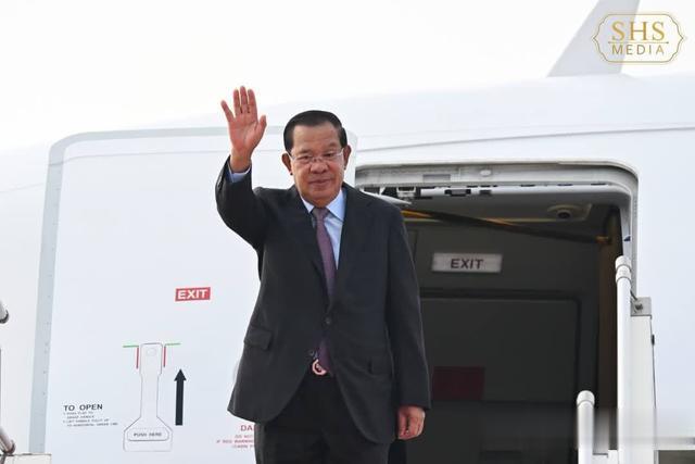 洪森亲王启程访问印尼与东帝汶